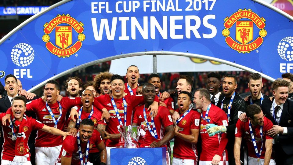 Manchester United merayakan gelar juara Piala Liga Inggris di Stadion Wembley. Copyright: © Getty Images